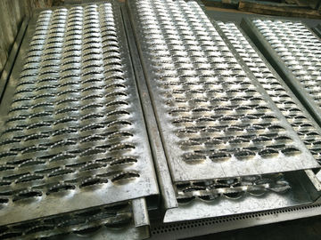 China El agujero de boca del cocodrilo formó la placa de acero de la resbalón anti perforada para el piso/las escaleras proveedor