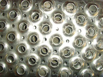 China Hoja de metal perforada redonda del acero inoxidable del agujero 304 para la cubierta del foso proveedor