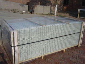 China los paneles de malla de alambre soldados con autógena galvanizados sumergidos calientes 4x4 para los míos que tamizan industria proveedor