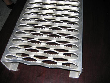 Resistencia a la corrosión perforada seguridad plateada de metal anti de alta resistencia del apretón del metal de la resbalón